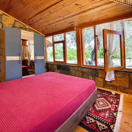 2 Bedroom Stone House With Shared Pool Apartment *